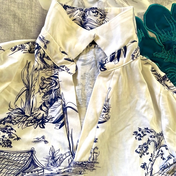 Tropical White and navy blue crop top - Picture 5 of 6